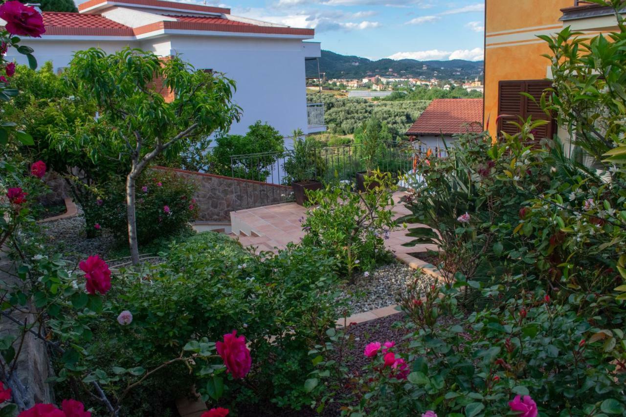 Villa Pineland Borghetto Santo Spirito Exteriör bild