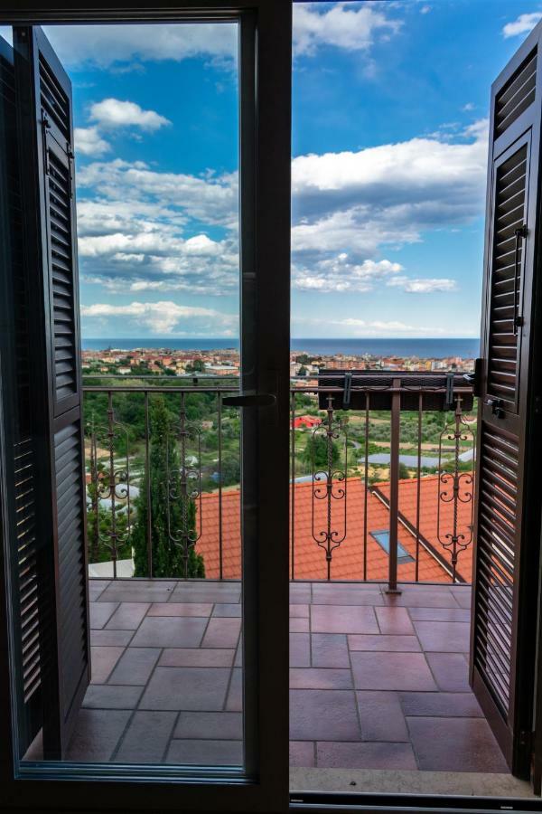 Villa Pineland Borghetto Santo Spirito Exteriör bild